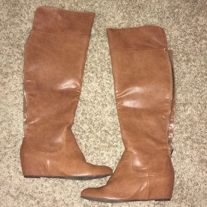 Jennifer Lopez knee high boots